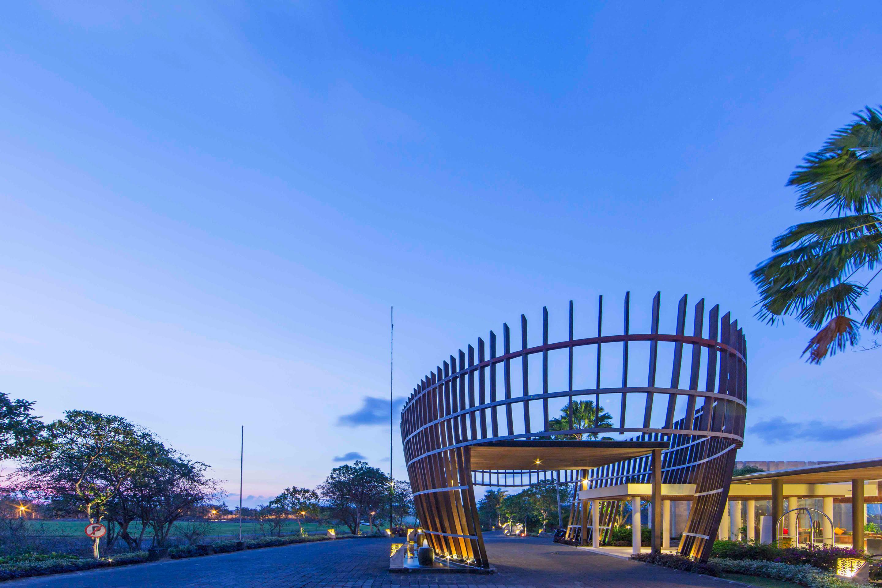 Le Grande Bali Hotell Uluwatu Exteriör bild The entrance of the resort