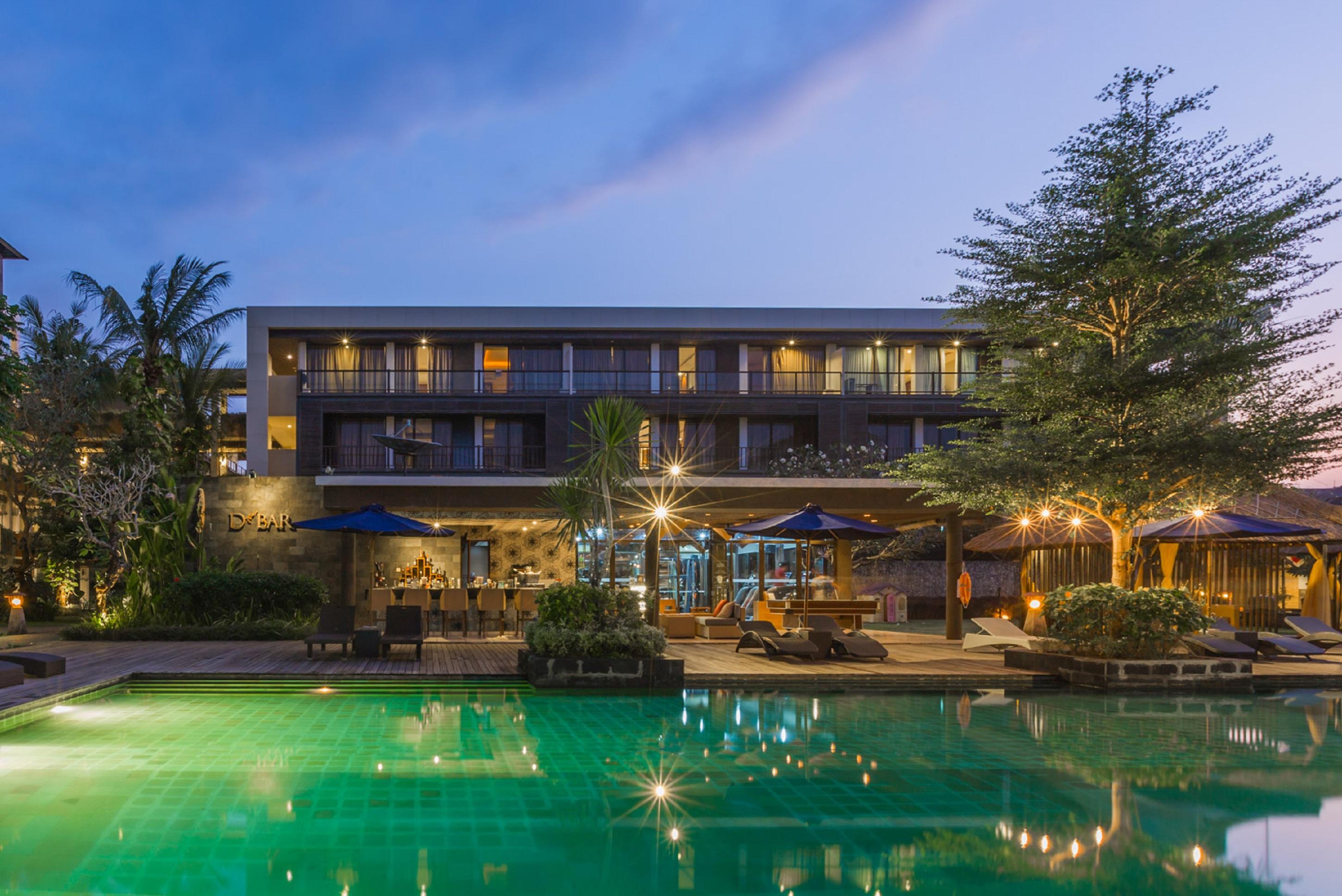 Le Grande Bali Hotell Uluwatu Exteriör bild The hotel's pool