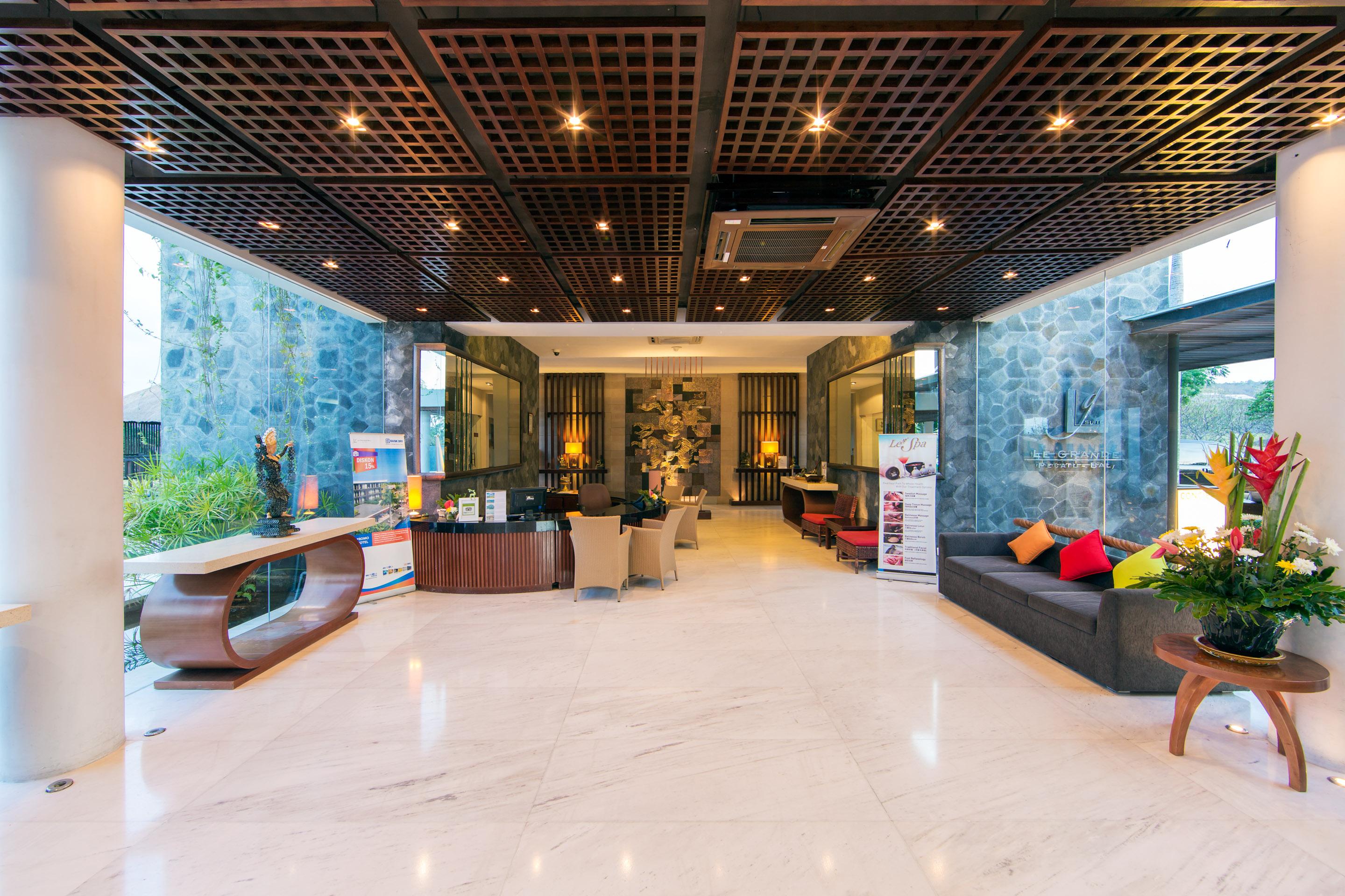 Le Grande Bali Hotell Uluwatu Exteriör bild Lobby