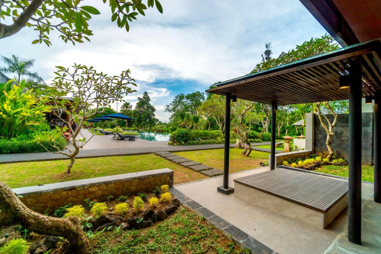 Le Grande Bali Hotell Uluwatu Exteriör bild The garden of the resort