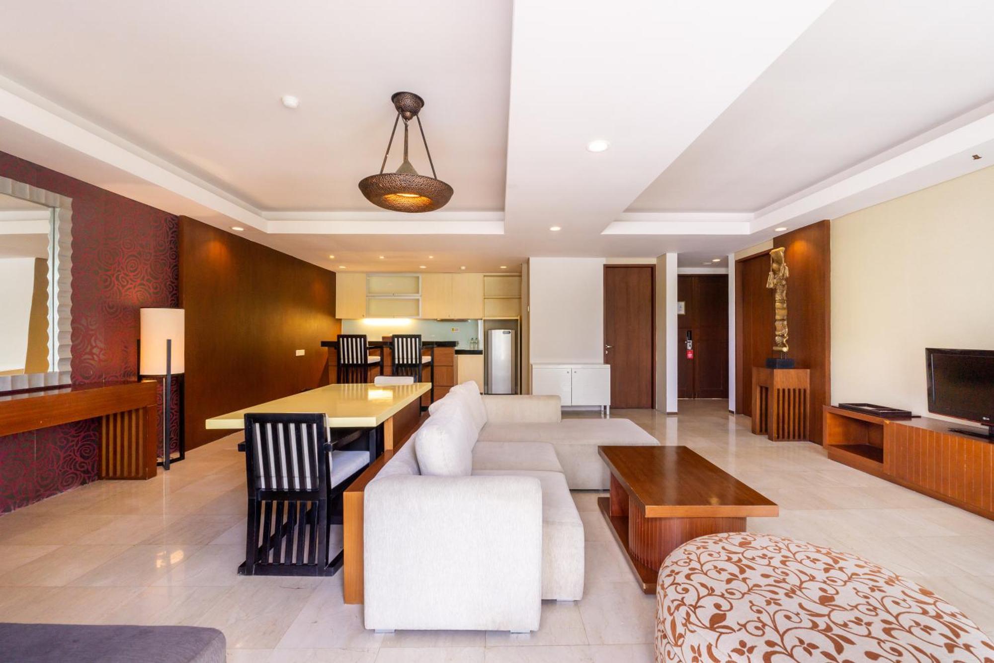 Le Grande Bali Hotell Uluwatu Exteriör bild A suite at the hotel