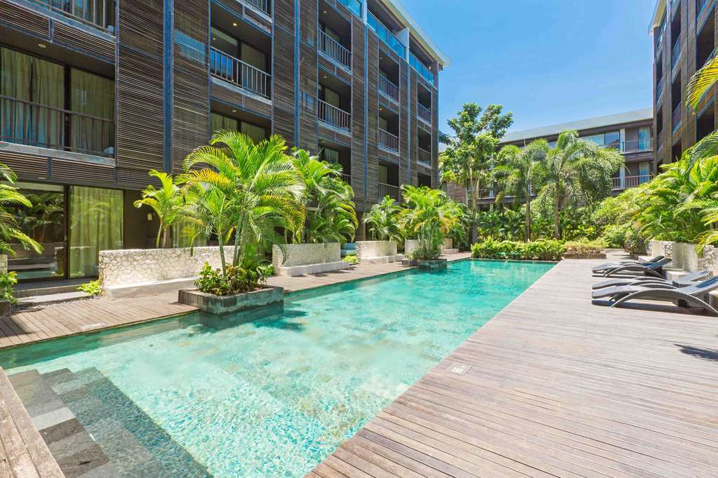 Le Grande Bali Hotell Uluwatu Bekvämligheter bild The swimming pool at the hotel