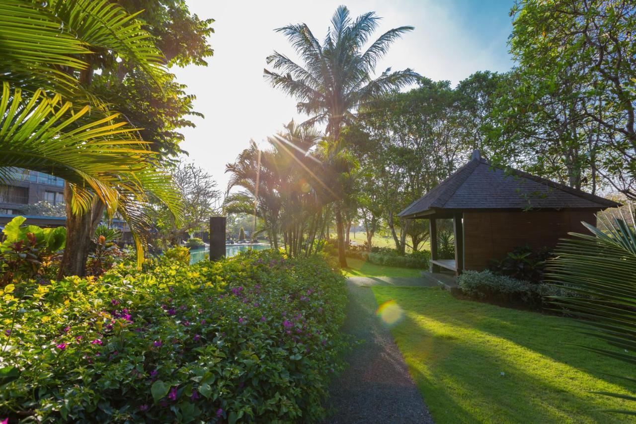 Le Grande Bali Hotell Uluwatu Exteriör bild The resort's grounds